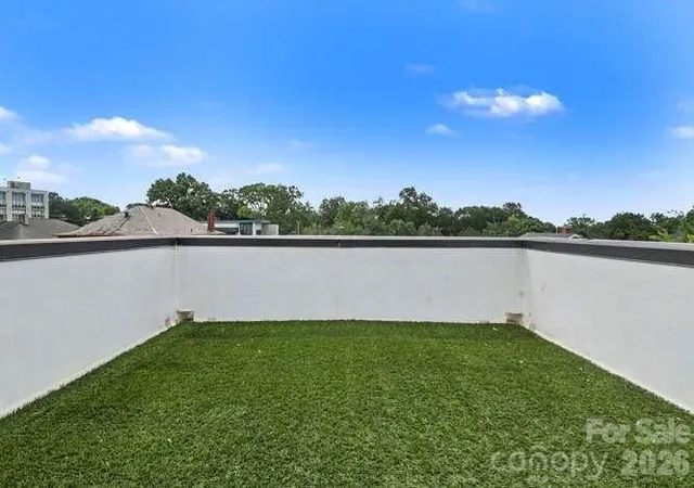 2nd image of 1300 E 10th St, Charlotte, NC 28204