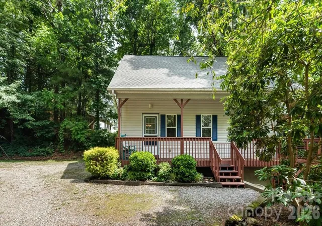 Photo 2 of Single family home for sale at 122 Arnold Hts, Waynesville, NC 28786 | MLS# 4386984 | Listing updated on 2026-10-07