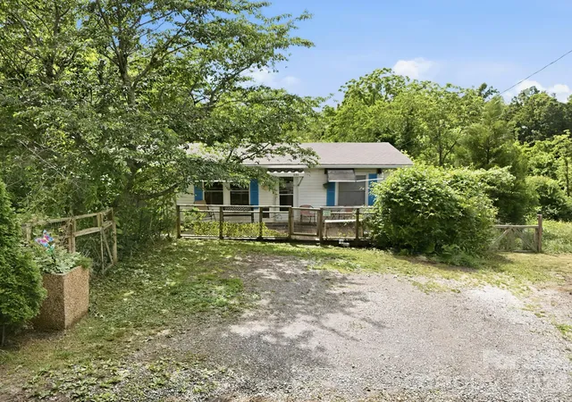 Homes for sale in Asheville, NC | 131 Vinewood Cir, Asheville, NC 28806 | MLS# 4387003