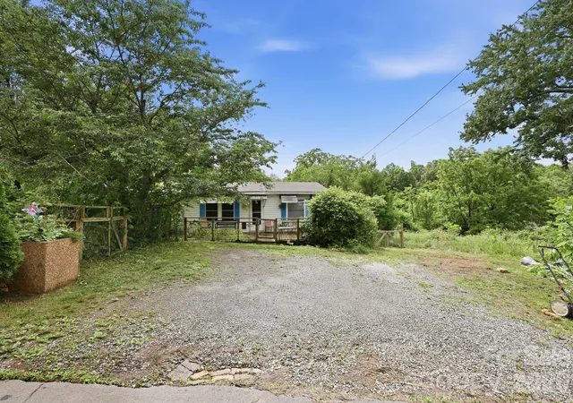 Homes for sale in Asheville, NC | 131 Vinewood Cir, Asheville, NC 28806 | MLS# 4387003