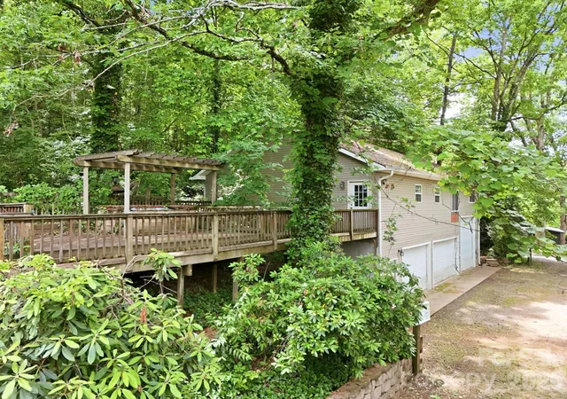 Photo 3 of Single family home for sale at 120 Stovall St, Waynesville, NC 28786 | MLS# 4387007 | Listing updated on 2026-10-01