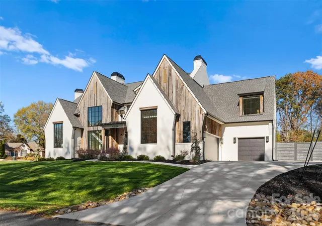 Photo 3 of Single family home for sale at 20218 Rainbow Cir, Cornelius, NC 28031 | MLS# 4387051 | Listing updated on 2026-07-18