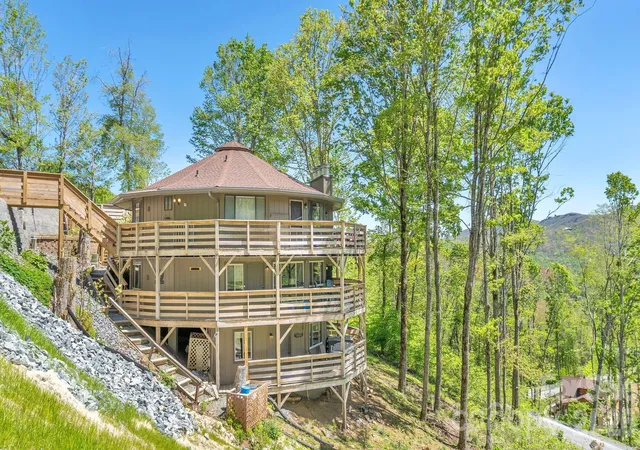 Photo 2 of Condo for sale at 315 Timber Ridge Rd #E-14, Sugar Mountain, NC 28604 | MLS# 4387055 | Listing updated on 2026-08-18