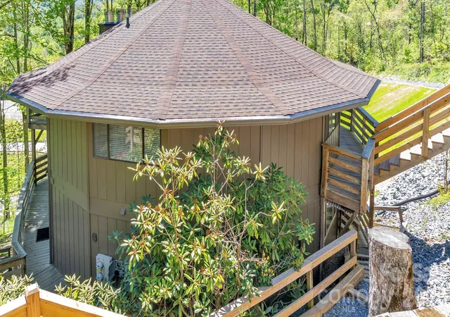 Listing Photo 2 - Condo for sale in building located at 315 Timber Ridge Rd, Sugar Mountain, NC 28604 - Unit #E-14