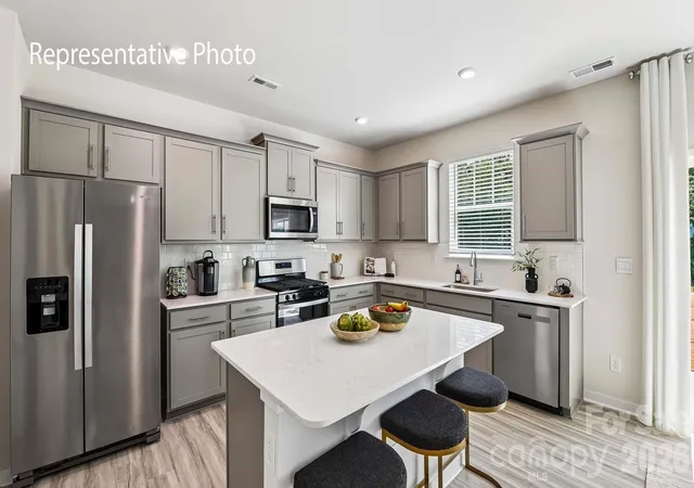 2nd image of 5109 Parker Forest Dr, Charlotte, NC 28215 | MLS# 4387069