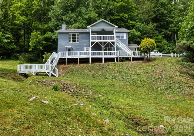 Homes for sale in Waynesville, NC | 100 Woven Cloud Ln, Waynesville, NC 28785 | MLS# 4387086