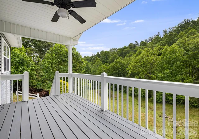 Homes for sale in Waynesville, NC | 100 Woven Cloud Ln, Waynesville, NC 28785 | MLS# 4387086