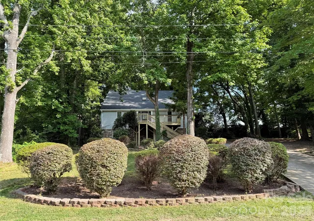 Photo 2 of Single family home for sale at 21123 Rio Oro Dr, Cornelius, NC 28031 | MLS# 4387095 | Listing updated on 2026-10-03