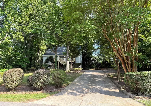 Photo 3 of Single family home for sale at 21123 Rio Oro Dr, Cornelius, NC 28031 | MLS# 4387095 | Listing updated on 2026-10-03