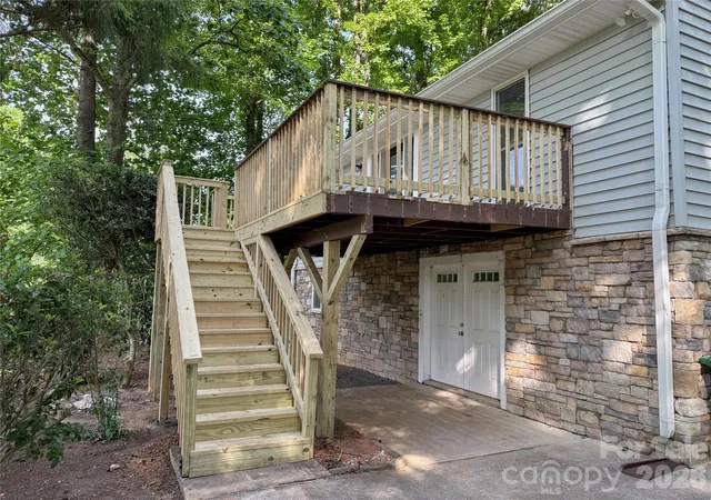 Photo 3 of Single family home for sale at 21123 Rio Oro Dr, Cornelius, NC 28031 | MLS# 4387095 | Listing updated on 2026-10-24