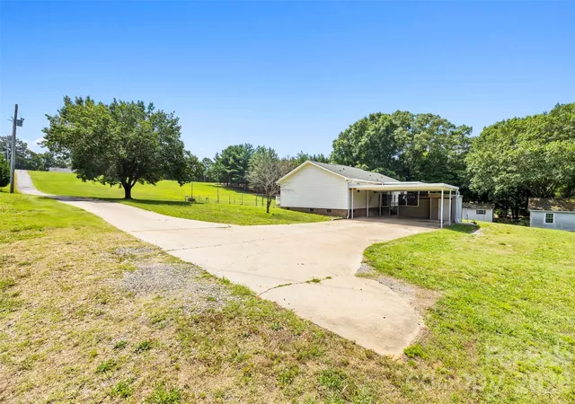 Homes for sale in Dallas, NC | 1249 Hardin Rd, Dallas, NC 28034 | MLS# 4387139