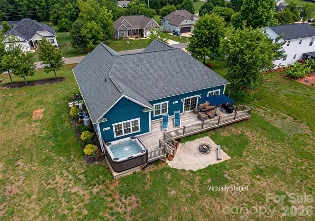 Photo 4 of Single family home for sale at 2725 Eagle Dr, Lincolnton, NC 28092 | MLS# 4387152 | Listing updated on 2026-09-16
