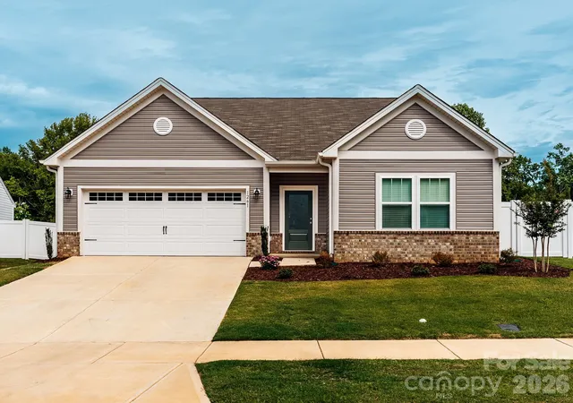 Photo 3 of Single family home for sale at 1261 Jenna Lynn Ct, Lowell, NC 28098 | MLS# 4387224 | Listing updated on 2026-10-03