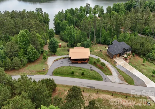 Photo 5 of Single family home for sale at 1732 Waters Edge Dr, Granite Falls, NC 28630 | MLS# 4387285 | Listing updated on 2026-08-27