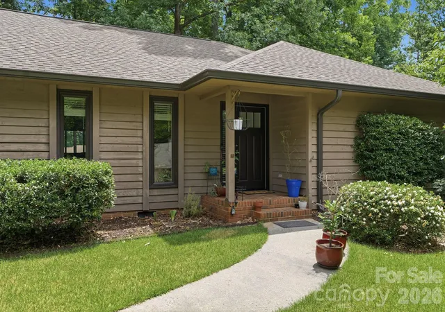 Homes for sale in Lake Wylie, SC | 6 Catawba Ridge Ct #6, Lake Wylie, SC 29710 | MLS# 4387290