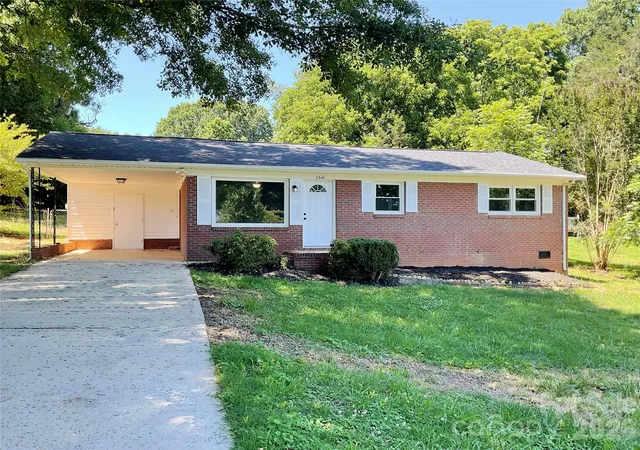 Photo 4 of Single family home for sale at 2346 Woodleaf Dr, Gastonia, NC 28052 | MLS# 4387297 | Listing updated on 2026-10-27