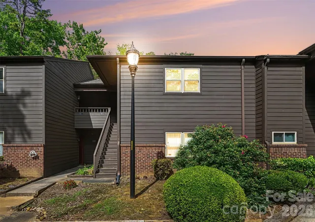 1st image of 8015 Cedar Glen Dr, Charlotte, NC 28212 | MLS# 4387304