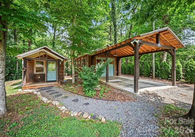 Photo 2 of Single family home for sale at 118 Lutomma Cir, Charlotte, NC 28270 | MLS# 4387328 | Listing updated on 2026-10-29