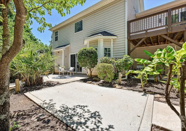 Photo 2 of Single family home for sale at 9539 Stawell Dr, Huntersville, NC 28078 | MLS# 4387348 | Listing updated on 2026-09-22