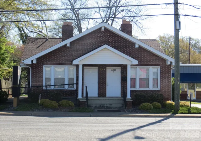 Photo 2 of Single family home for sale at 505 S Lafayette St, Shelby, NC 28150 | MLS# 4387366 | Listing updated on 2026-06-25