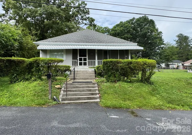 1st image of 831/833 N Oak St, Hendersonville, NC 28791 | MLS# 4387368