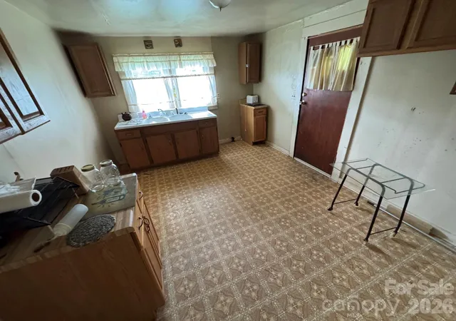 26th image of 831/833 N Oak St, Hendersonville, NC 28791 | MLS# 4387368