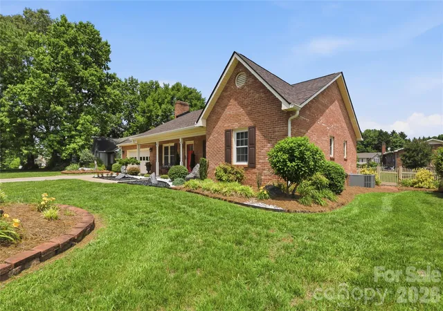 Photo 3 of Single family home for sale at 4 Fox Ridge Dr, Granite Falls, NC 28630 | MLS# 4387369 | Listing updated on 2026-10-08