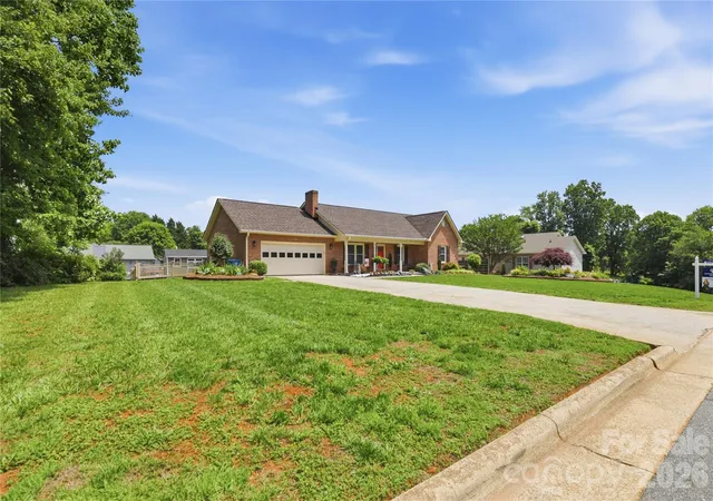 Homes for sale in Granite Falls, NC | 4 Fox Ridge Dr, Granite Falls, NC 28630 | MLS# 4387369