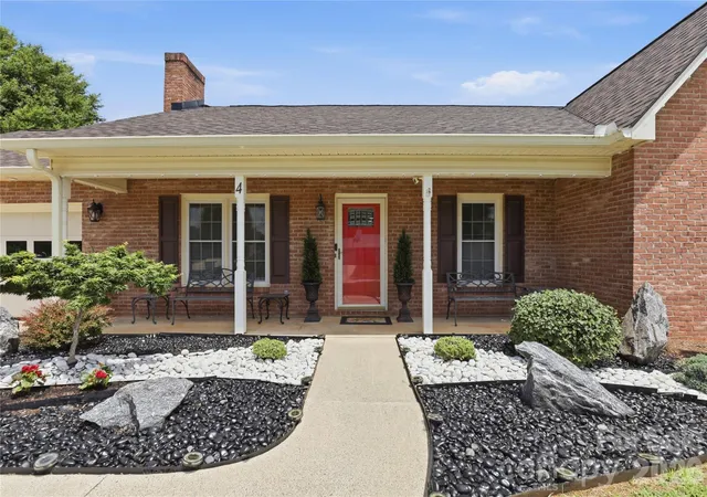 Photo 4 of Single family home for sale at 4 Fox Ridge Dr, Granite Falls, NC 28630 | MLS# 4387369 | Listing updated on 2026-07-27