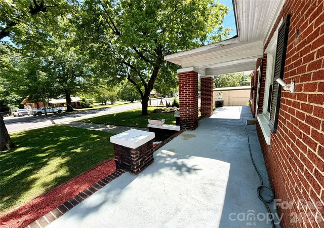 4th image of 715 E Marion St, Shelby, NC 28150 | MLS# 4387396