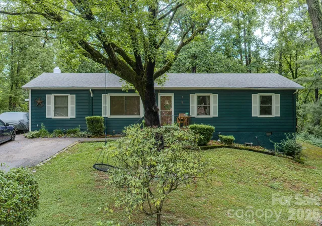 3rd image of 112 Amelia Dr, Hendersonville, NC 28792 | MLS# 4387434