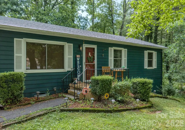 1st image of 112 Amelia Dr, Hendersonville, NC 28792 | MLS# 4387434