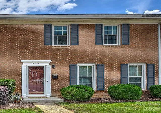 Photo 1 of Townhouse for sale at 8333 Knights Brg Rd, Charlotte, NC 28210 | MLS# 4387477 | Listing updated on 2026-09-23