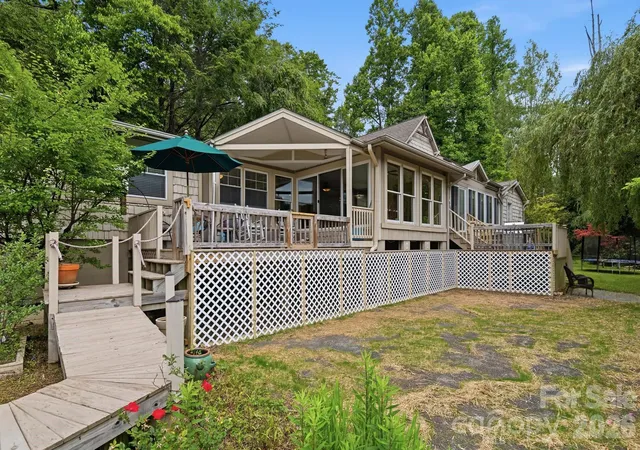 Homes for sale in Fairview, NC | 11 Echo Lake Dr, Fairview, NC 28730 | MLS# 4387481