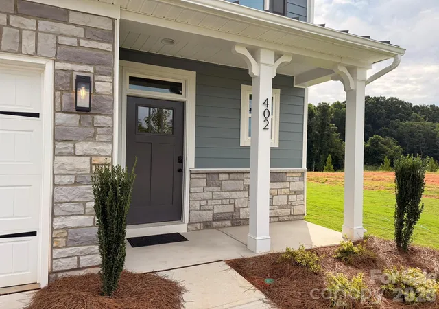 Photo 3 of Townhouse for sale at 402 Blythe Townhome Ln, Waxhaw, NC 28173 | MLS# 4387493 | Listing updated on 2026-10-04