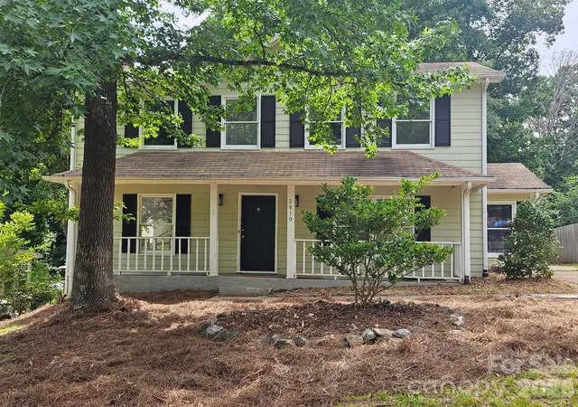 Photo 1 of Single family home for sale at 2819 Royal Ridge Ln, Charlotte, NC 28212 | MLS# 4387497 | Listing updated on 2026-09-23