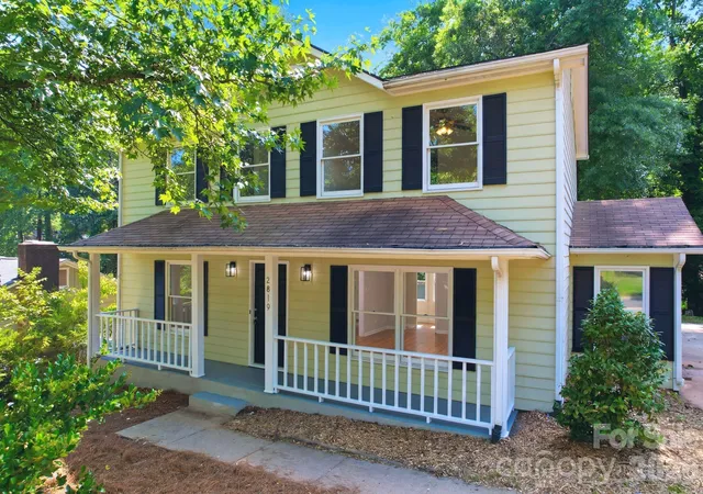 Single family home for sale at 2819 Royal Ridge Ln, Charlotte, NC 28212 | MLS# 4387497 | Listing updated on 2026-09-23