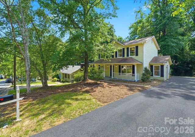 Photo 2 of Single family home for sale at 2819 Royal Ridge Ln, Charlotte, NC 28212 | MLS# 4387497 | Listing updated on 2026-09-23