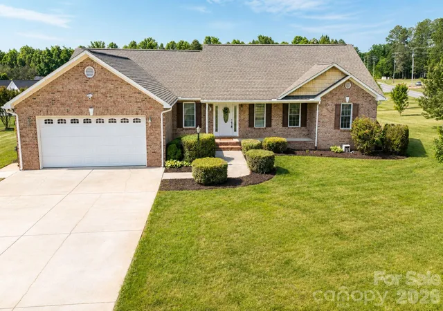 Photo 1 of Single family home for sale at 4240 Hunter Rhyne Rd, Lincolnton, NC 28092 | MLS# 4387521 | Listing updated on 2026-09-17