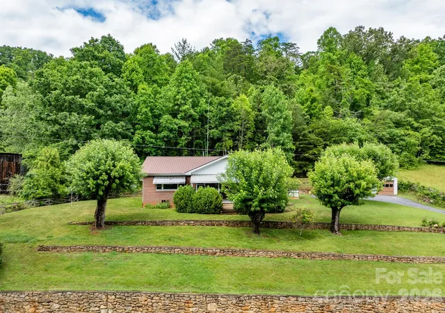 Homes for sale in Marshall, NC | 302 Sprinkle Branch Rd, Marshall, NC 28753 | MLS# 4387529