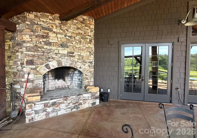 Listing Photo 2 - Condo for sale in building located at 99 Ridgetop Cir, Brevard, NC 28712 - Unit #202