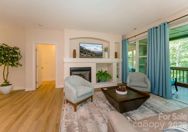 Listing Photo 4 - Condo for sale in building located at 99 Ridgetop Cir, Brevard, NC 28712 - Unit #202