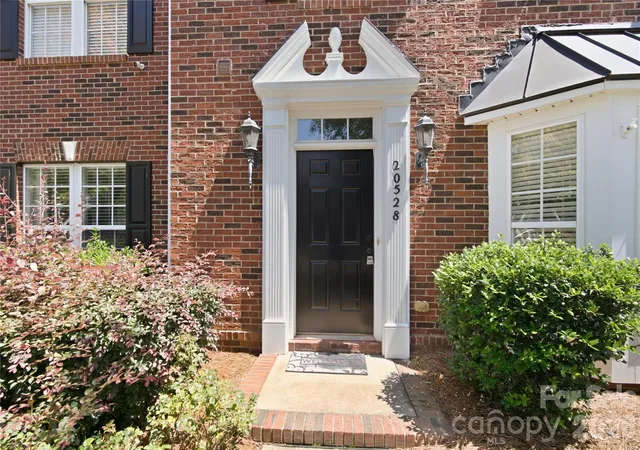 Photo 4 of Townhouse for sale at 20528 Harbor View Dr, Cornelius, NC 28031 | MLS# 4387578 | Listing updated on 2026-08-25