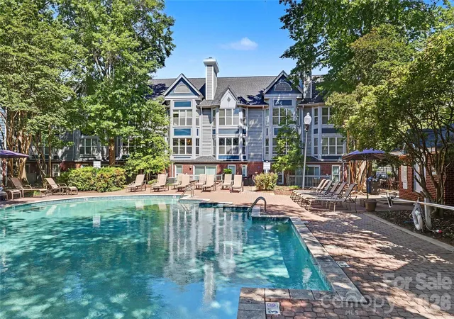2nd image of 517 N Graham St #2D, Charlotte, NC 28202 | MLS# 4387598