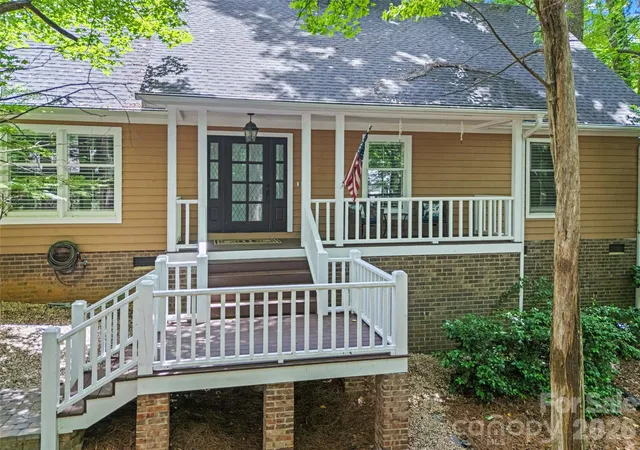 Homes for sale in Lake Wylie, SC | 13 Bald Eagle Rd, Lake Wylie, SC 29710 | MLS# 4387619