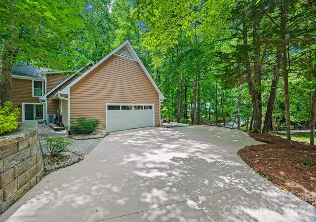 Homes for sale in Lake Wylie, SC | 13 Bald Eagle Rd, Lake Wylie, SC 29710 | MLS# 4387619