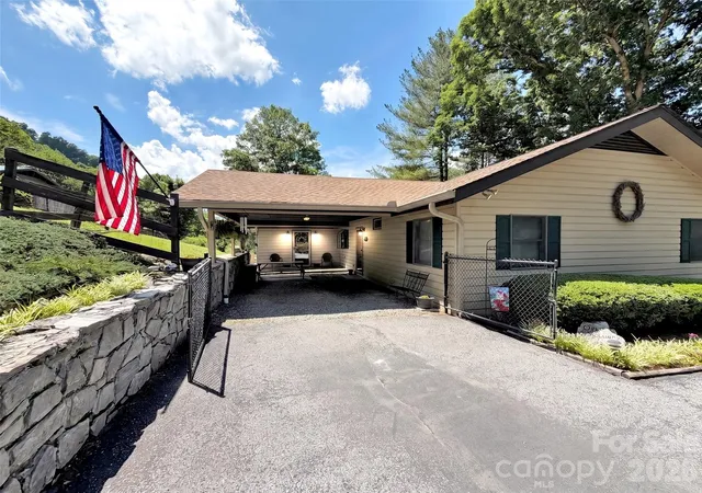 Photo 2 of Single family home for sale at 72 Sanctuary Rd, Maggie Valley, NC 28751 | MLS# 4387632 | Listing updated on 2026-09-02