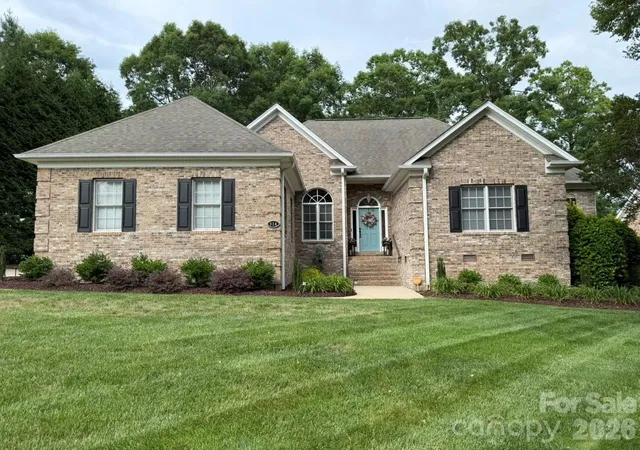 Homes for sale in Hickory, NC | 914 Players Ridge Rd, Hickory, NC 28601 | MLS# 4387638