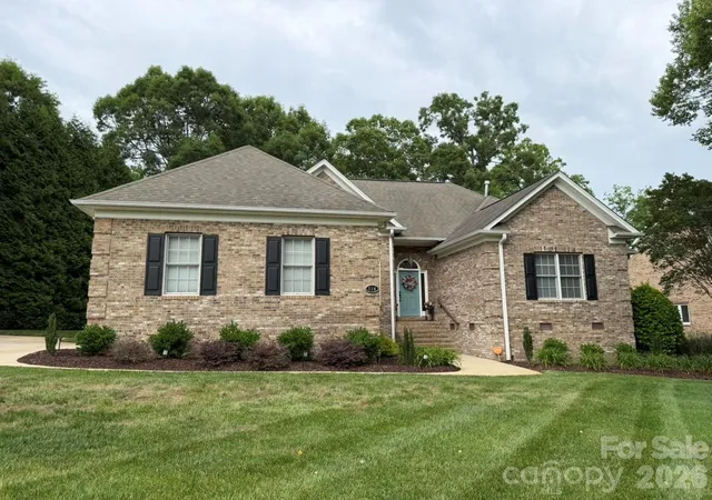 Homes for sale in Hickory, NC | 914 Players Ridge Rd, Hickory, NC 28601 | MLS# 4387638