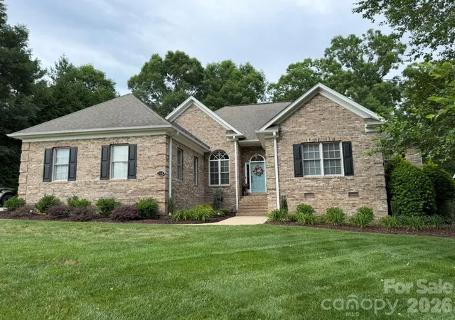 Homes for sale in Hickory, NC | 914 Players Ridge Rd, Hickory, NC 28601 | MLS# 4387638